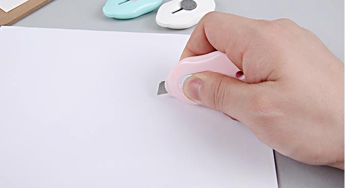 Mini Retractable Paper Cutter